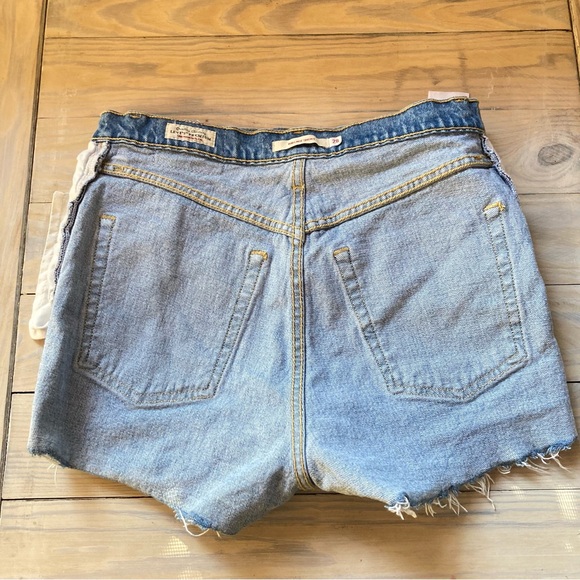 LEVIs Ribcage Short Distressed Frayed  Button Fly Shorts Womens 28 - Picture 13 of 15